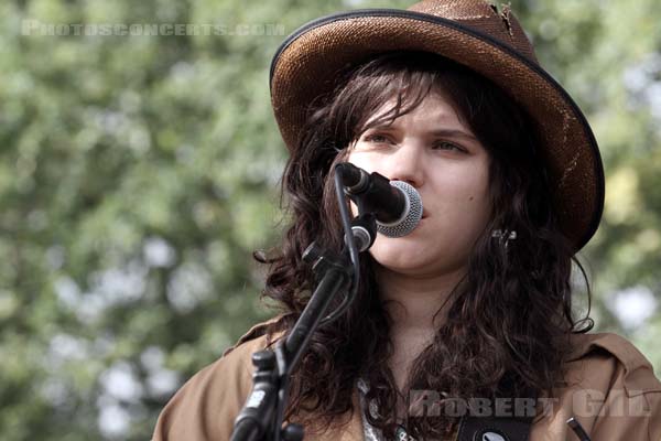 SOKO - 2011-09-11 - PARIS - Parc de Bagatelle - 